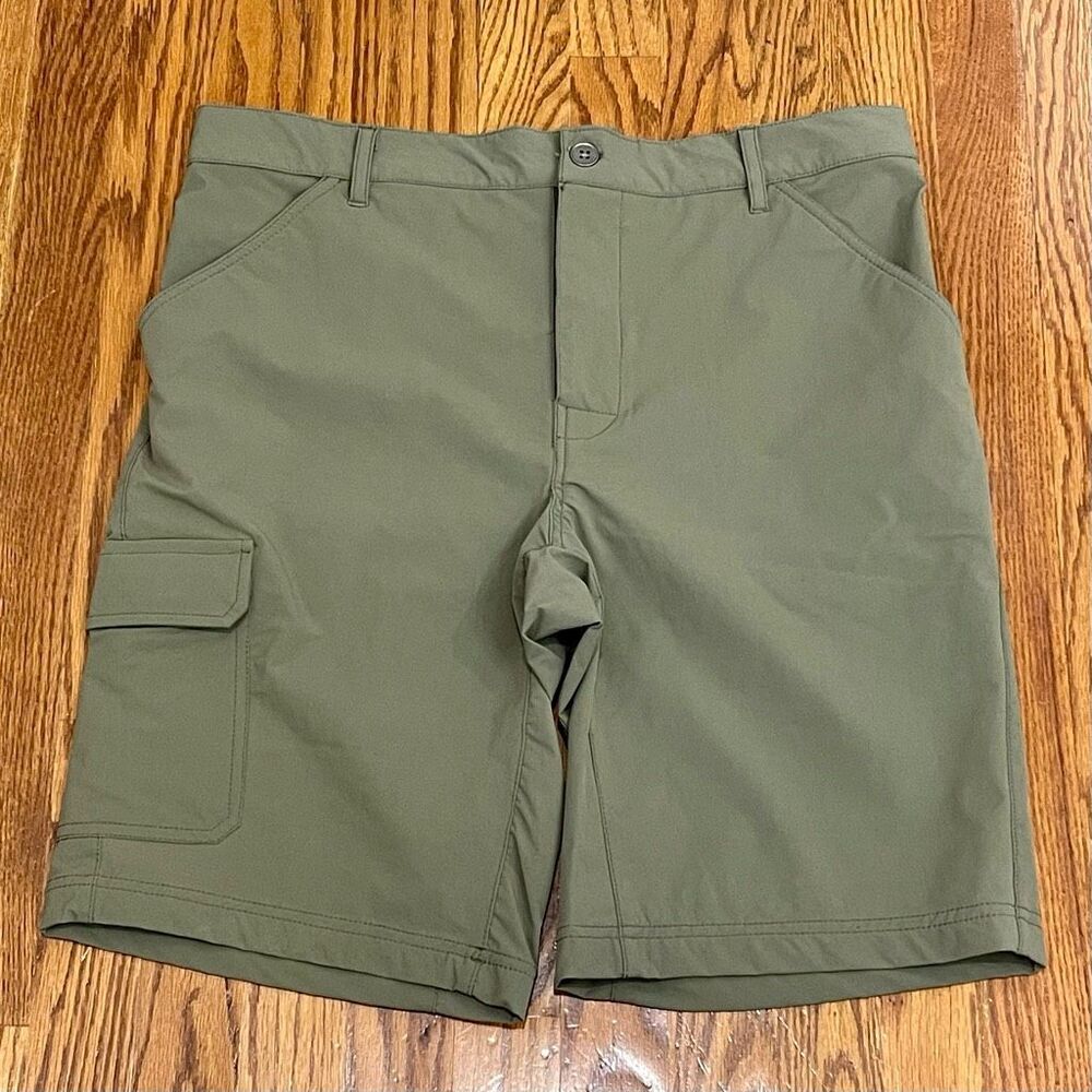 UV Skinz UPF50+ Stretch performance Shorts. Olive Green. Size 36.
